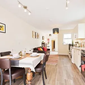 Apartment Charming Riverside - Minutes From, Dublin